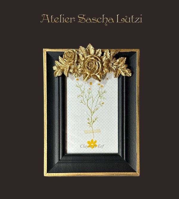 Verspielter Bilderrahmen Schwarz Gold verziert mit Blüten 22 x 16cm