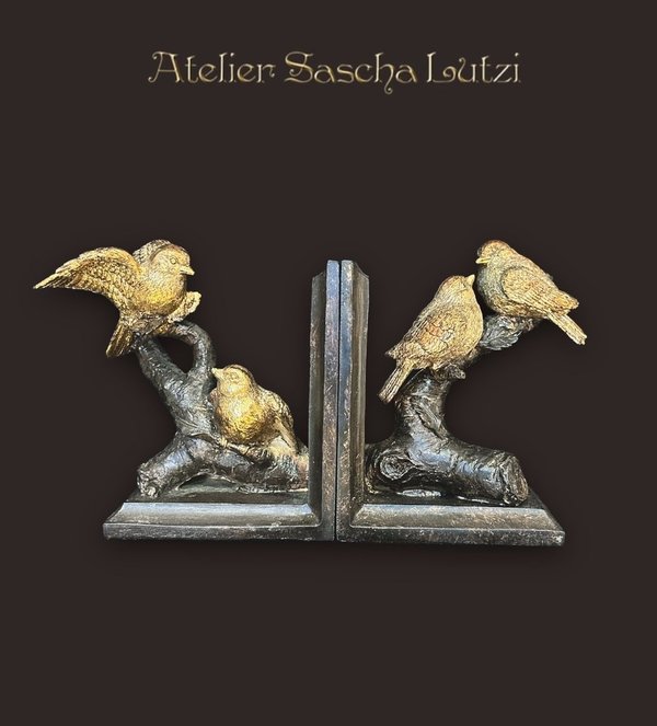 Dekorative Buchstützen in antikbraun mit goldenen Vögeln